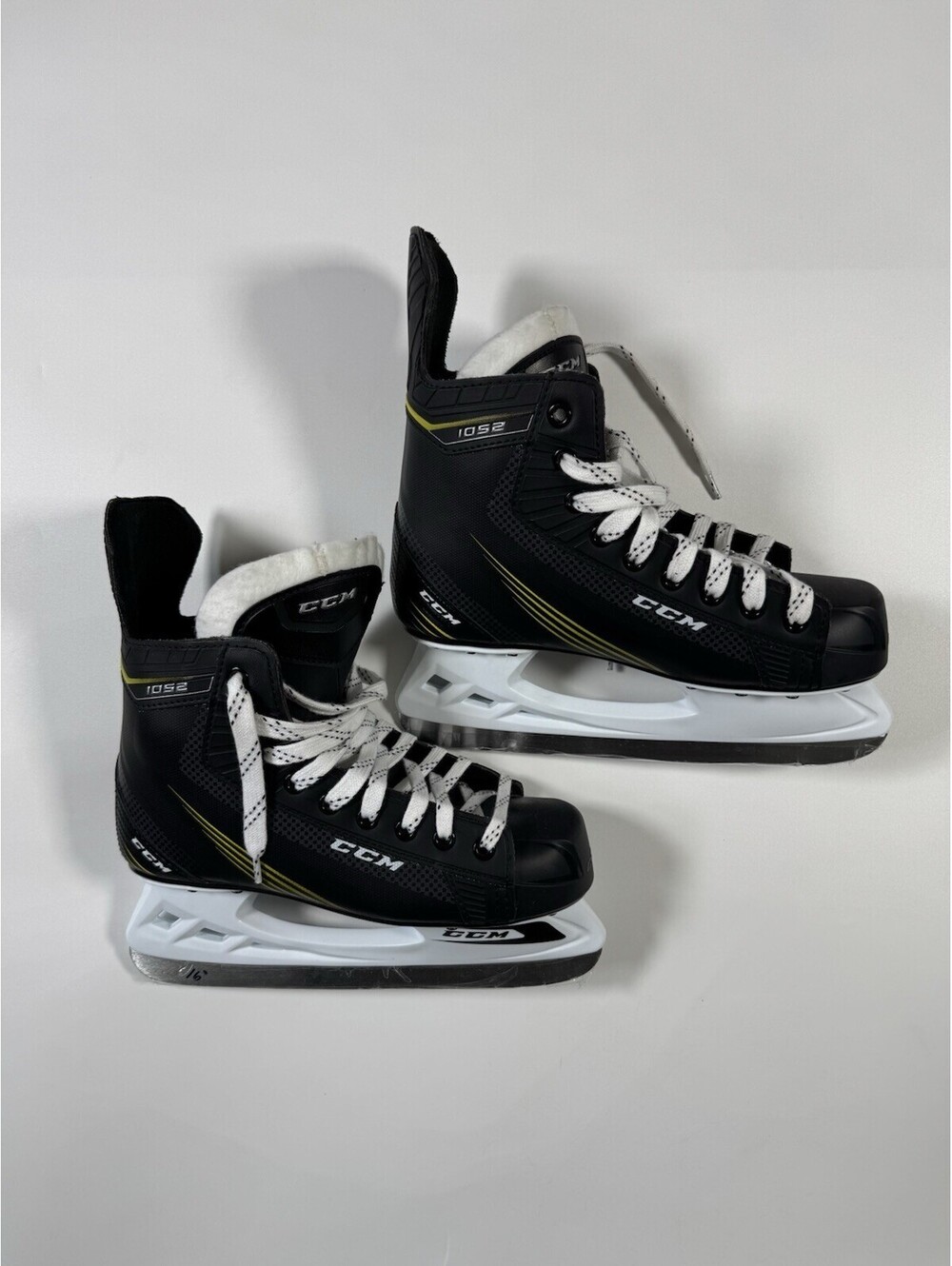 CCM 1052 Ice Hockey Skates Senior Size 7 EU 41 Black Yellow New Without Box